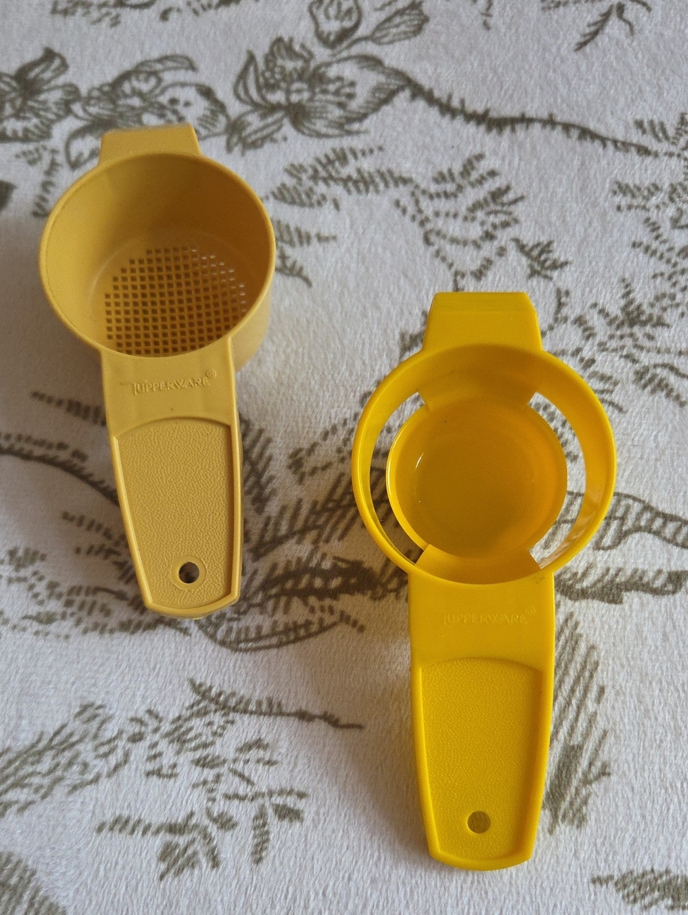 Vintage Tupperware Yellow Egg Separator 779 & Mini Strainer 879 Set